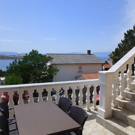 Apartments Villa Rosmarin Omišalj Eksteriør bilde