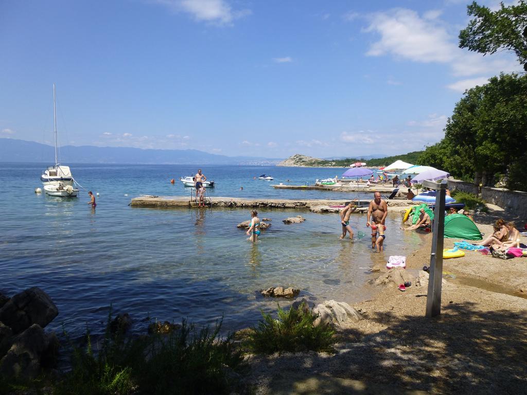 Apartments Villa Rosmarin Omišalj Eksteriør bilde