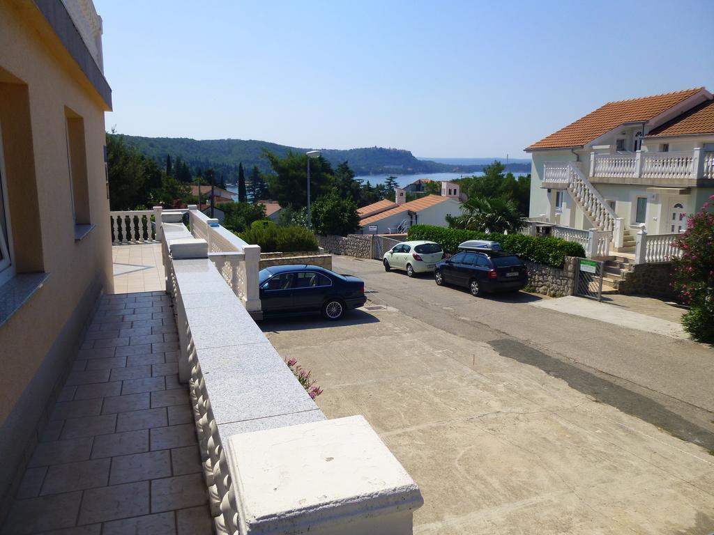 Apartments Villa Rosmarin Omišalj Eksteriør bilde