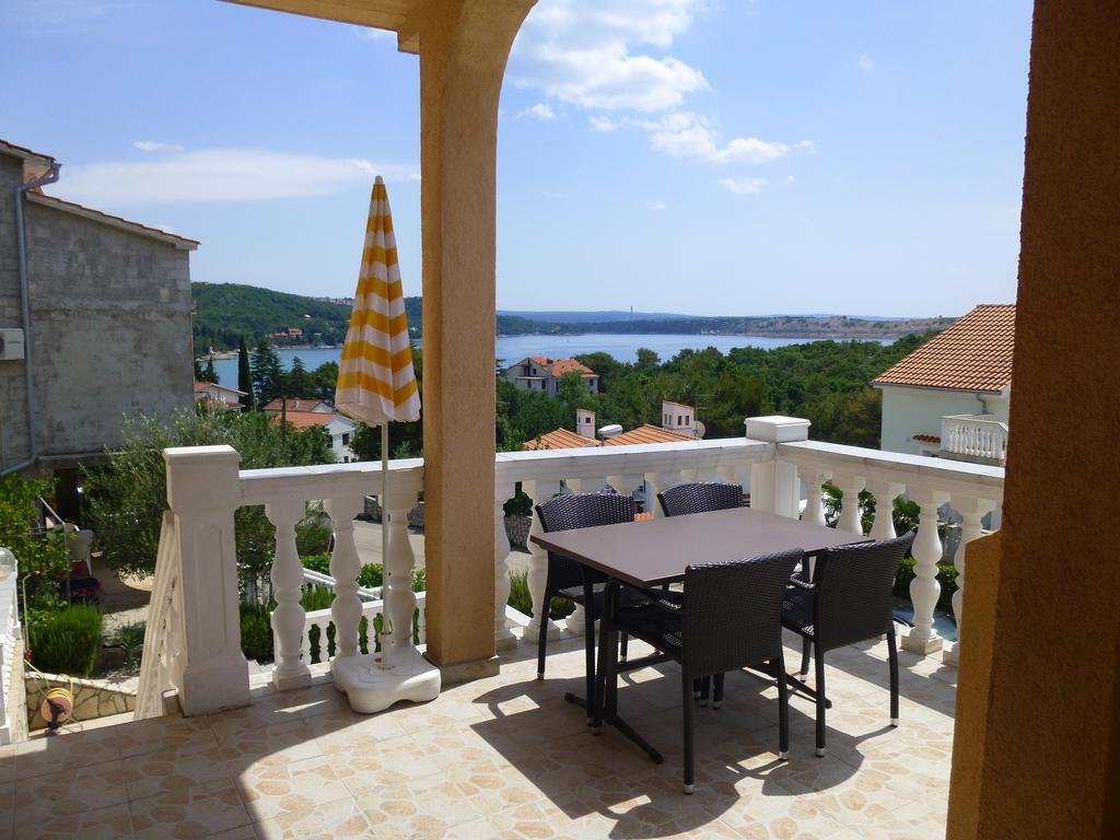 Apartments Villa Rosmarin Omišalj Eksteriør bilde