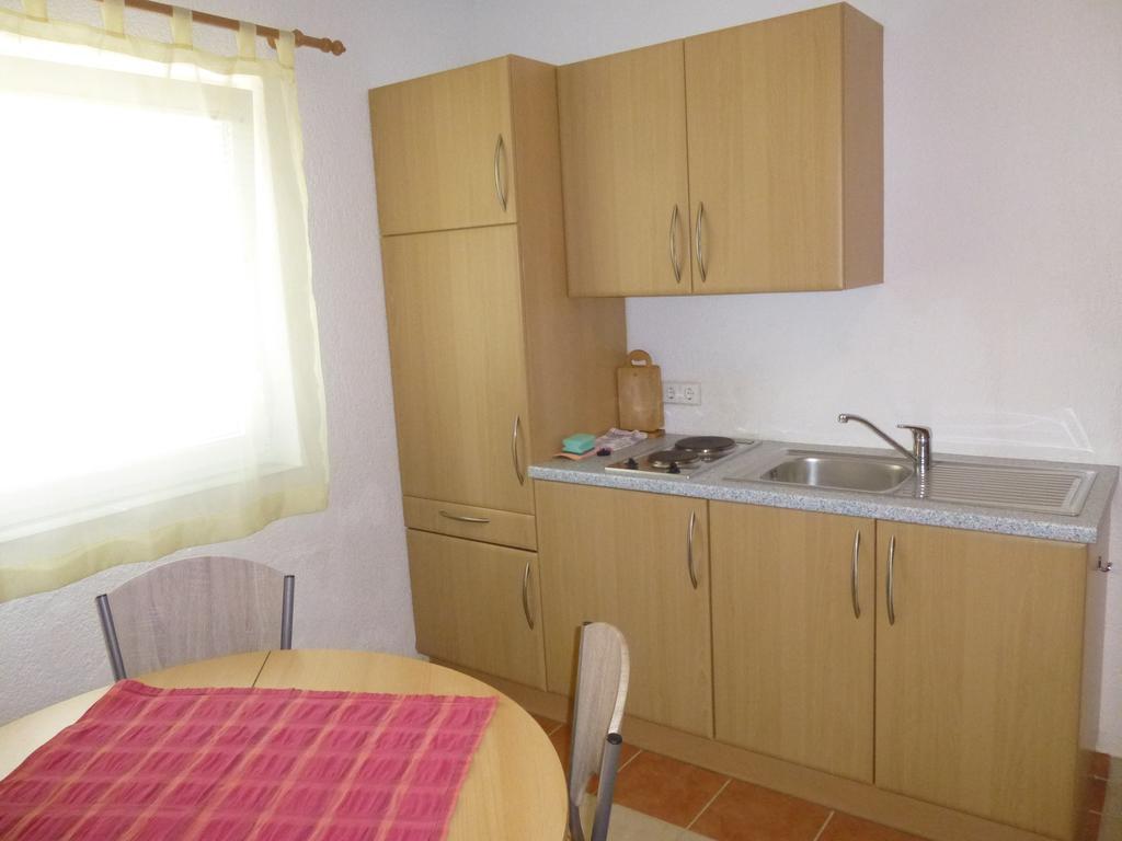 Apartments Villa Rosmarin Omišalj Eksteriør bilde