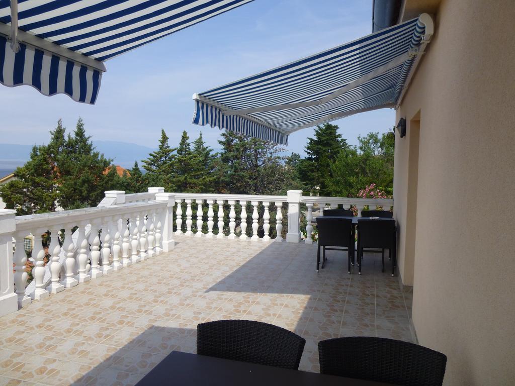 Apartments Villa Rosmarin Omišalj Eksteriør bilde