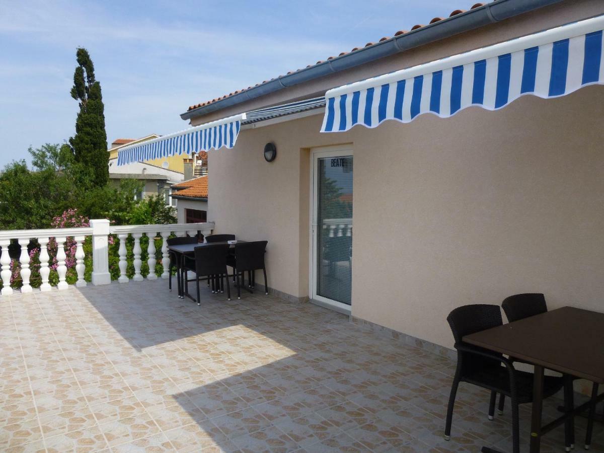Apartments Villa Rosmarin Omišalj Eksteriør bilde