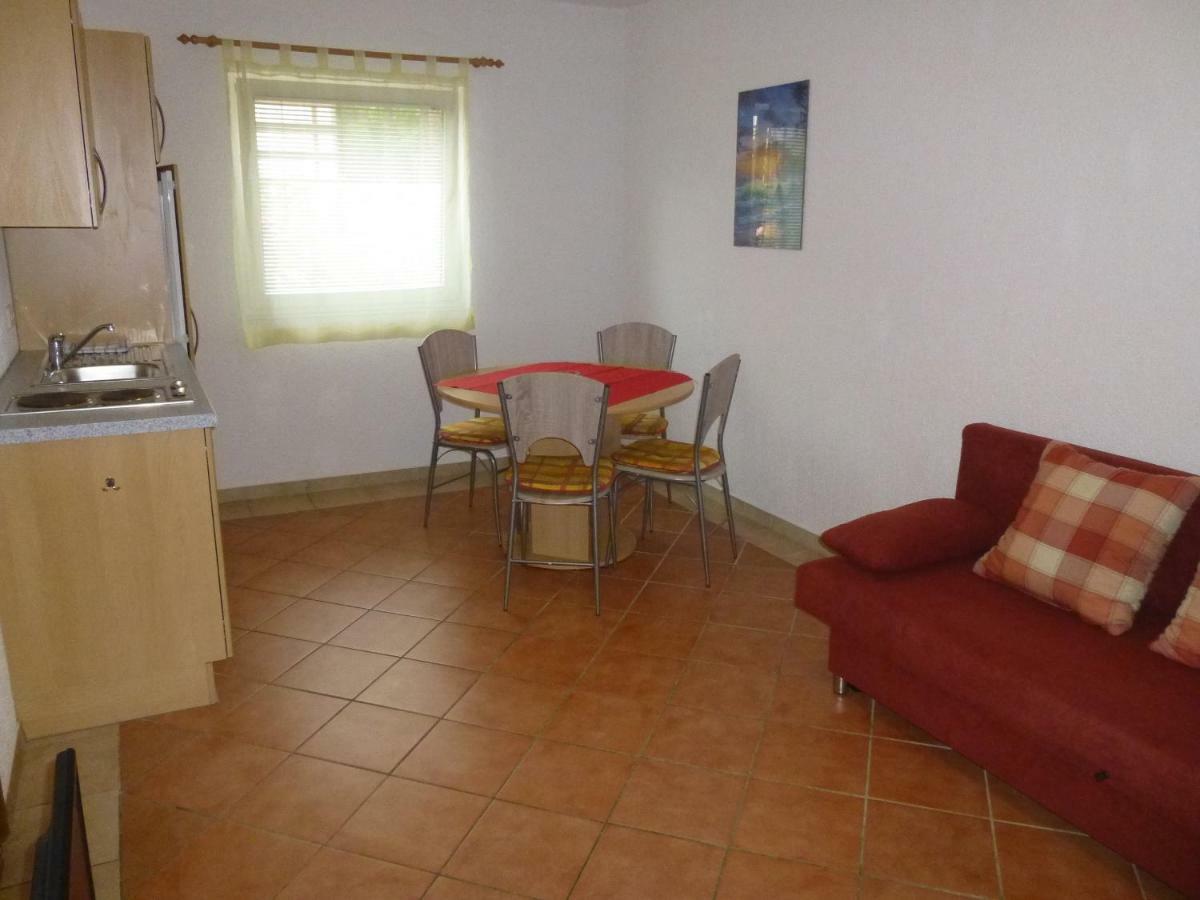 Apartments Villa Rosmarin Omišalj Eksteriør bilde