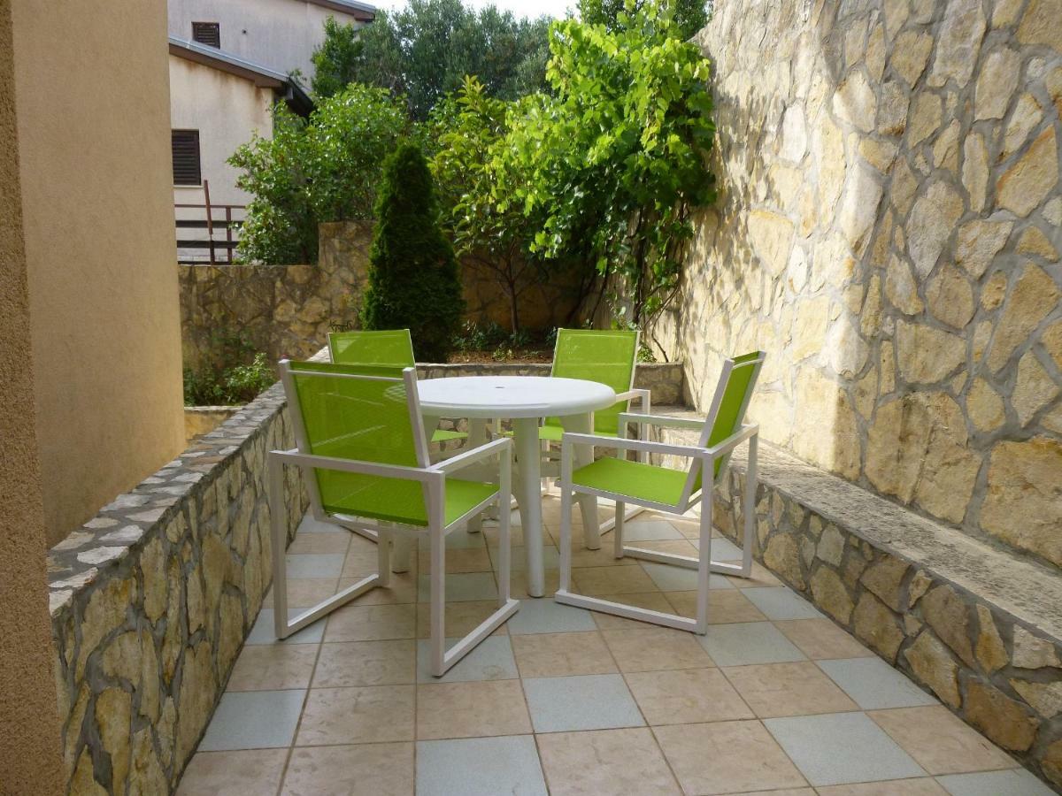 Apartments Villa Rosmarin Omišalj Eksteriør bilde