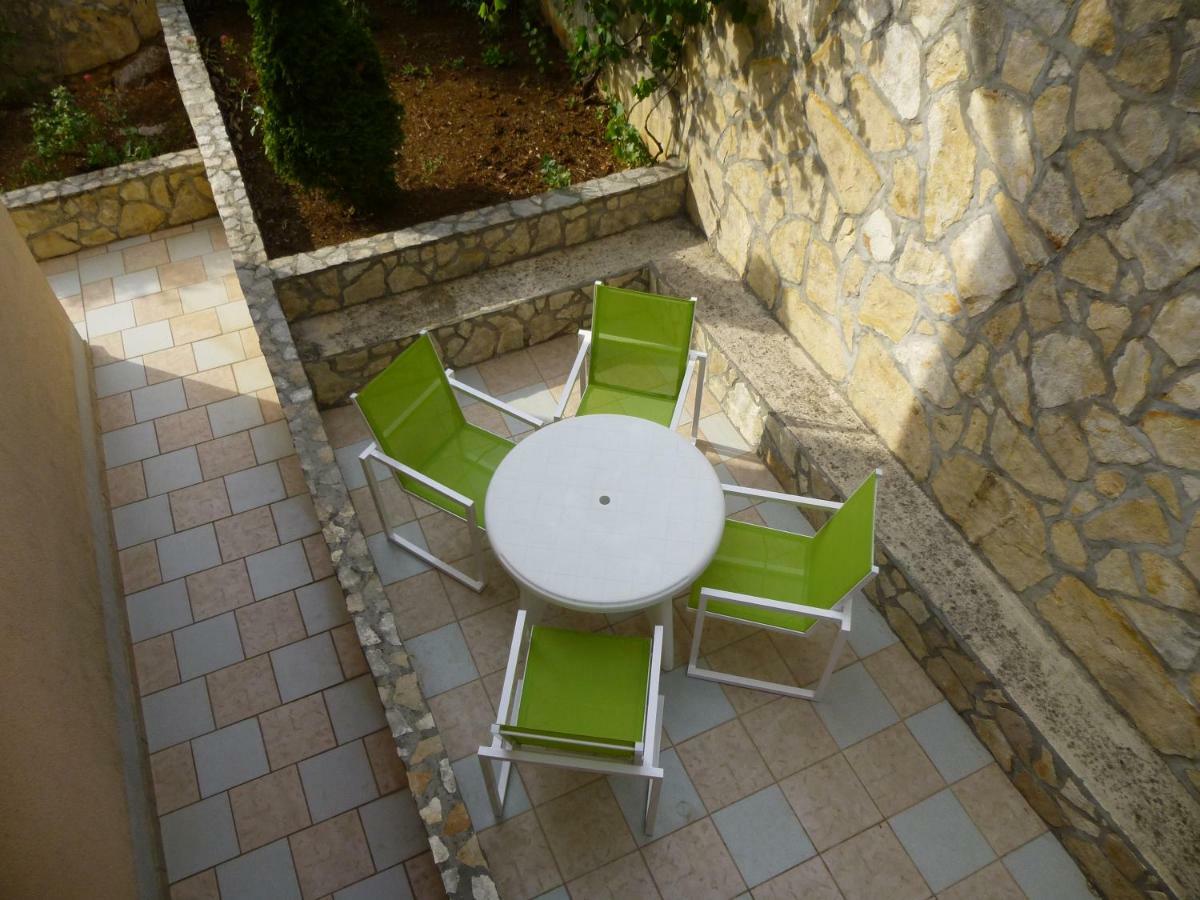 Apartments Villa Rosmarin Omišalj Eksteriør bilde